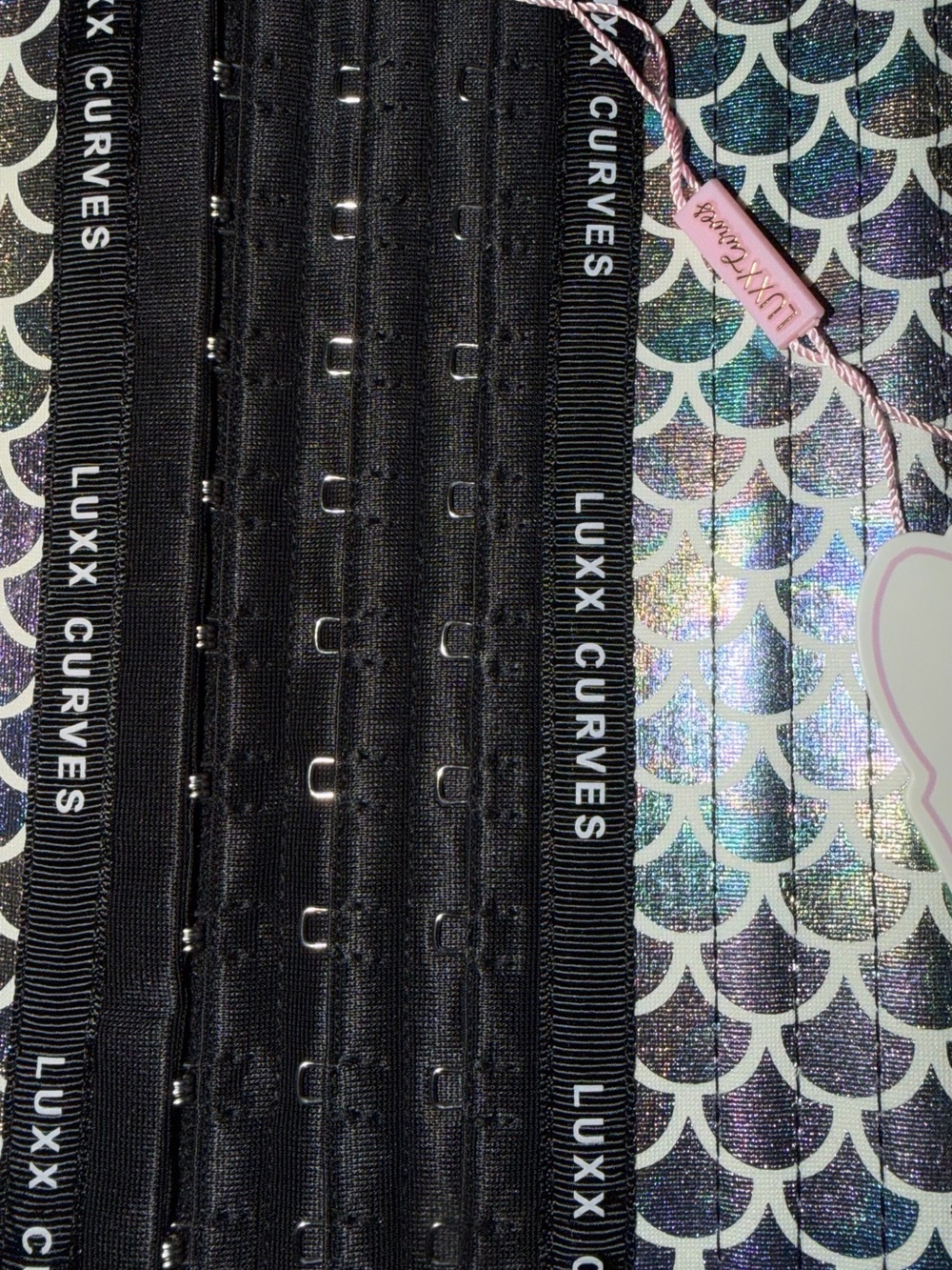 Women's Accessory Identification - Picture 2 of 3